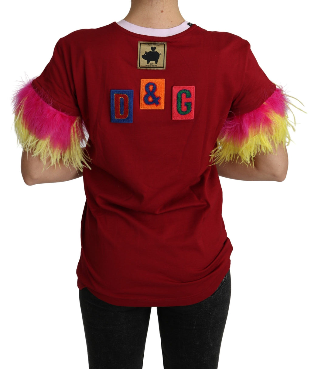 Camiseta con mangas de plumas y estampado de cerdo rojo de Dolce &amp; Gabbana