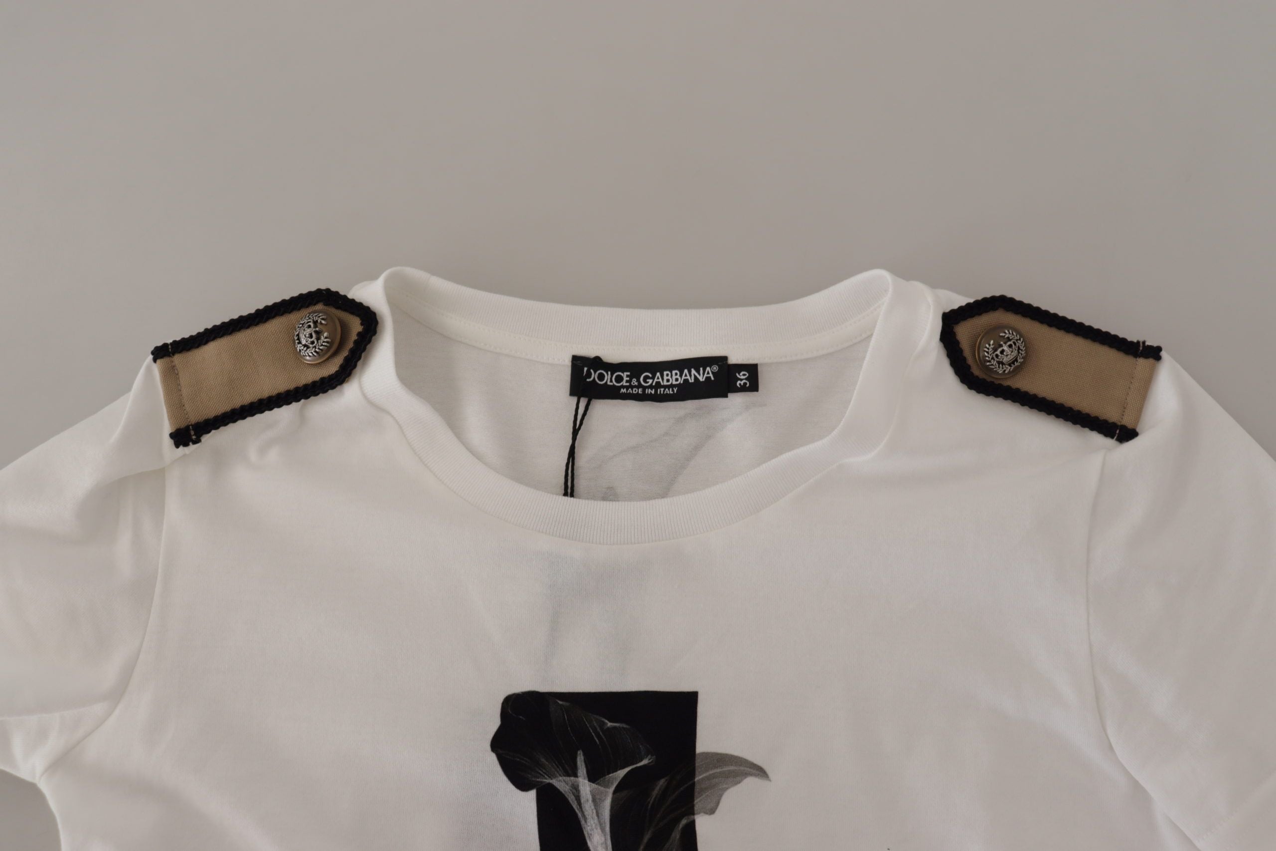 Camiseta de algodón con cuello redondo y rosas blancas y negras de Dolce &amp; Gabbana