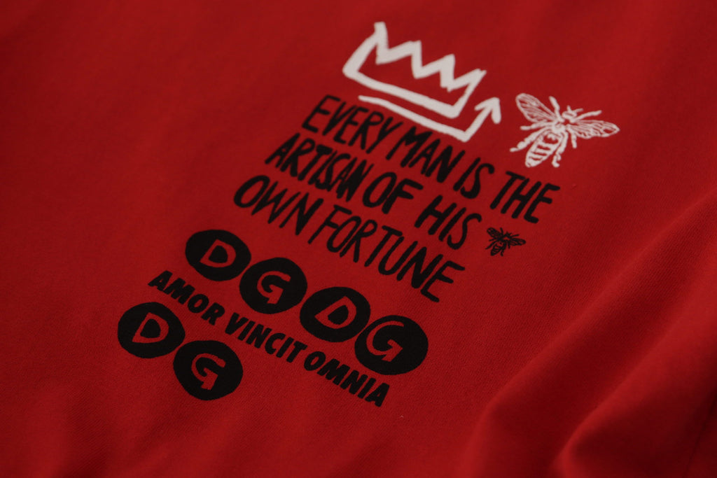 Dolce &amp; Gabbana Camiseta roja con cuello redondo Amor Vincit Omnia