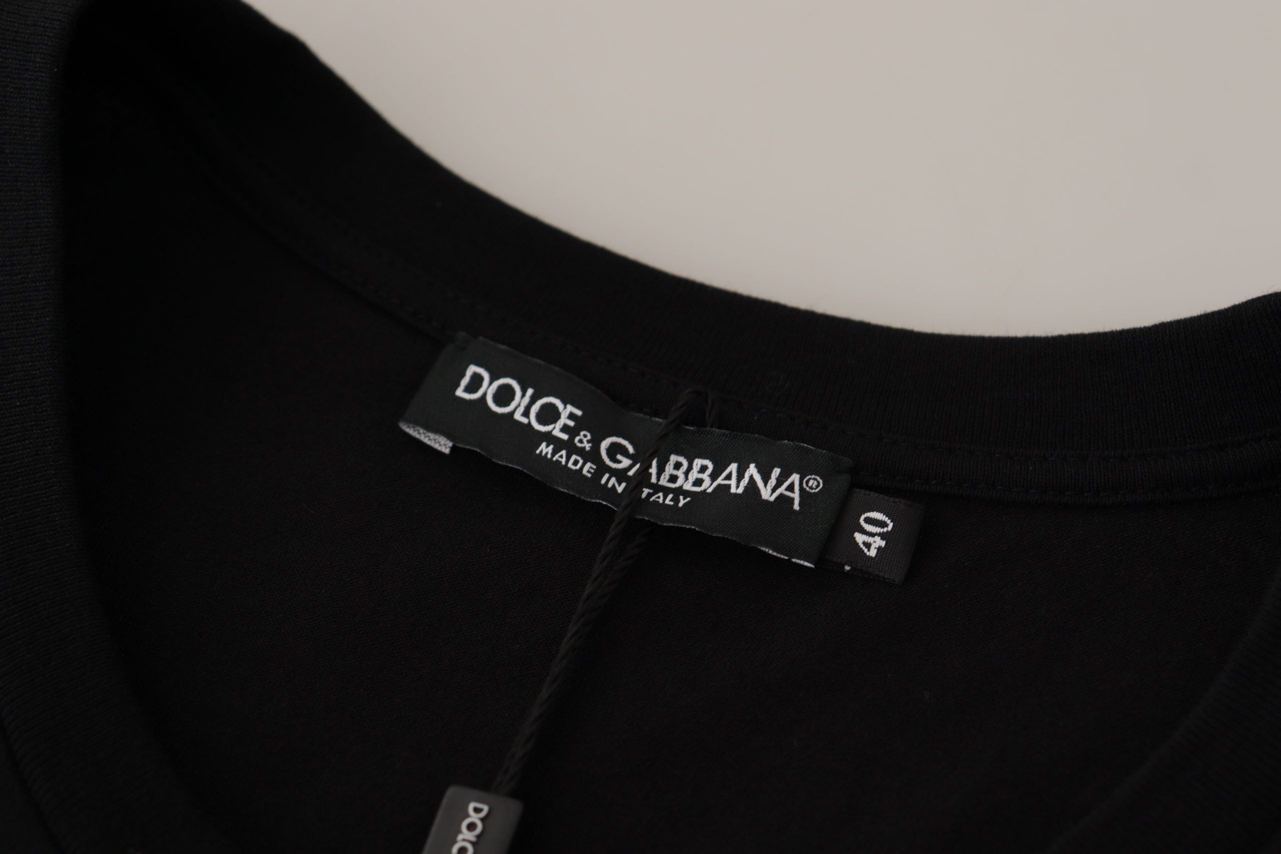 Camiseta de algodón con cuello redondo y motivo de logotipo negro de Dolce &amp; Gabbana
