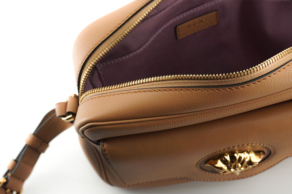 Elegante bolso de hombro Versace de piel marrón con funda para cámara