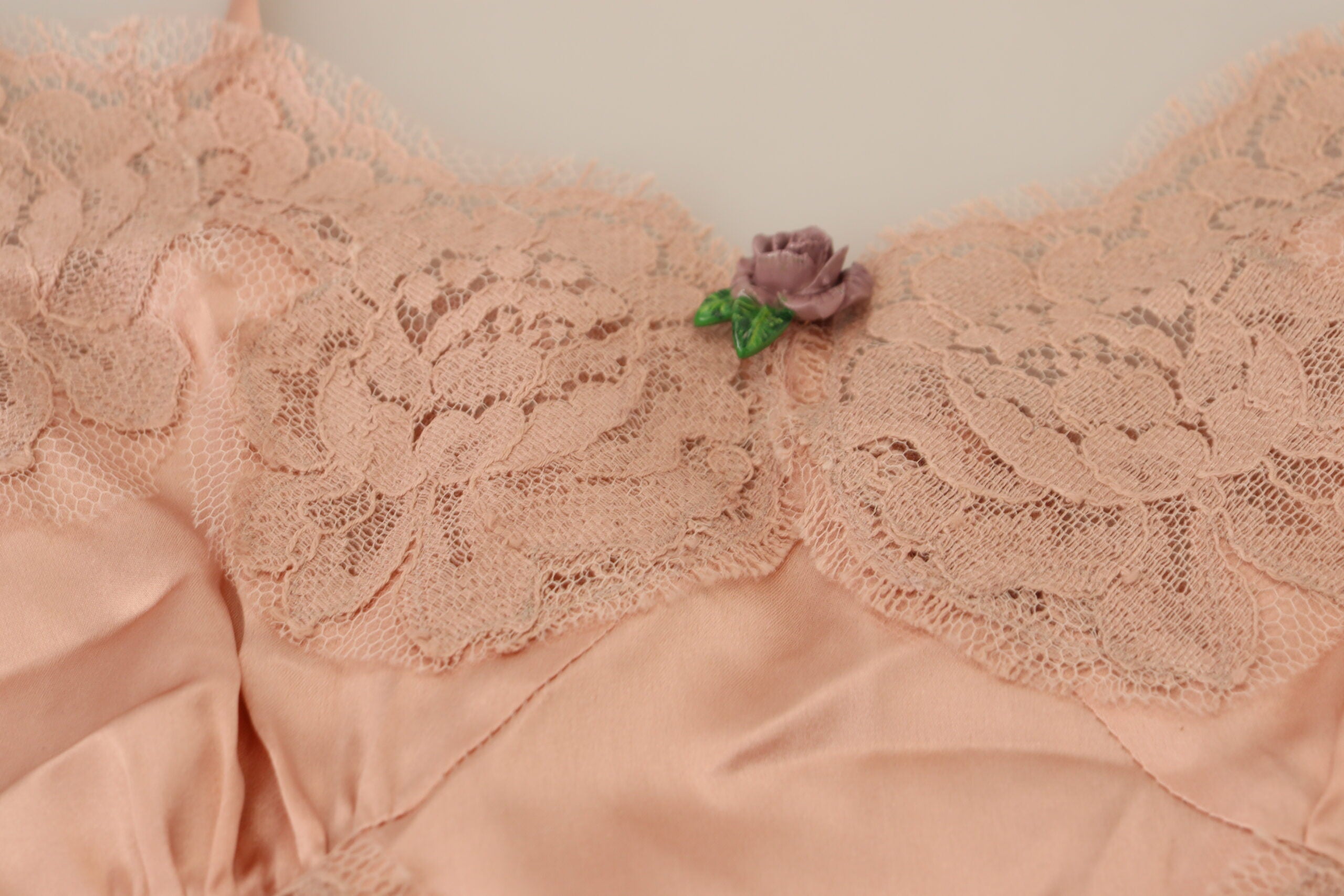 Dolce &amp; Gabbana Top de tirantes con rosas de encaje de satén rosa Lencería