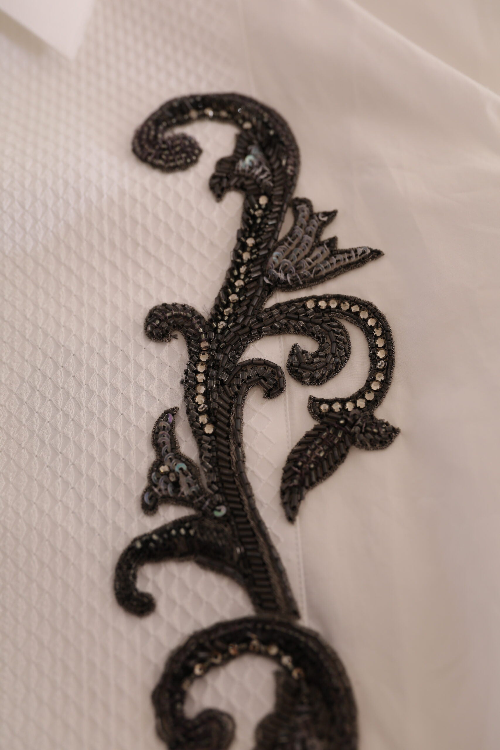 Camisa barroca de corte entallado de esmoquin blanco de Dolce &amp; Gabbana