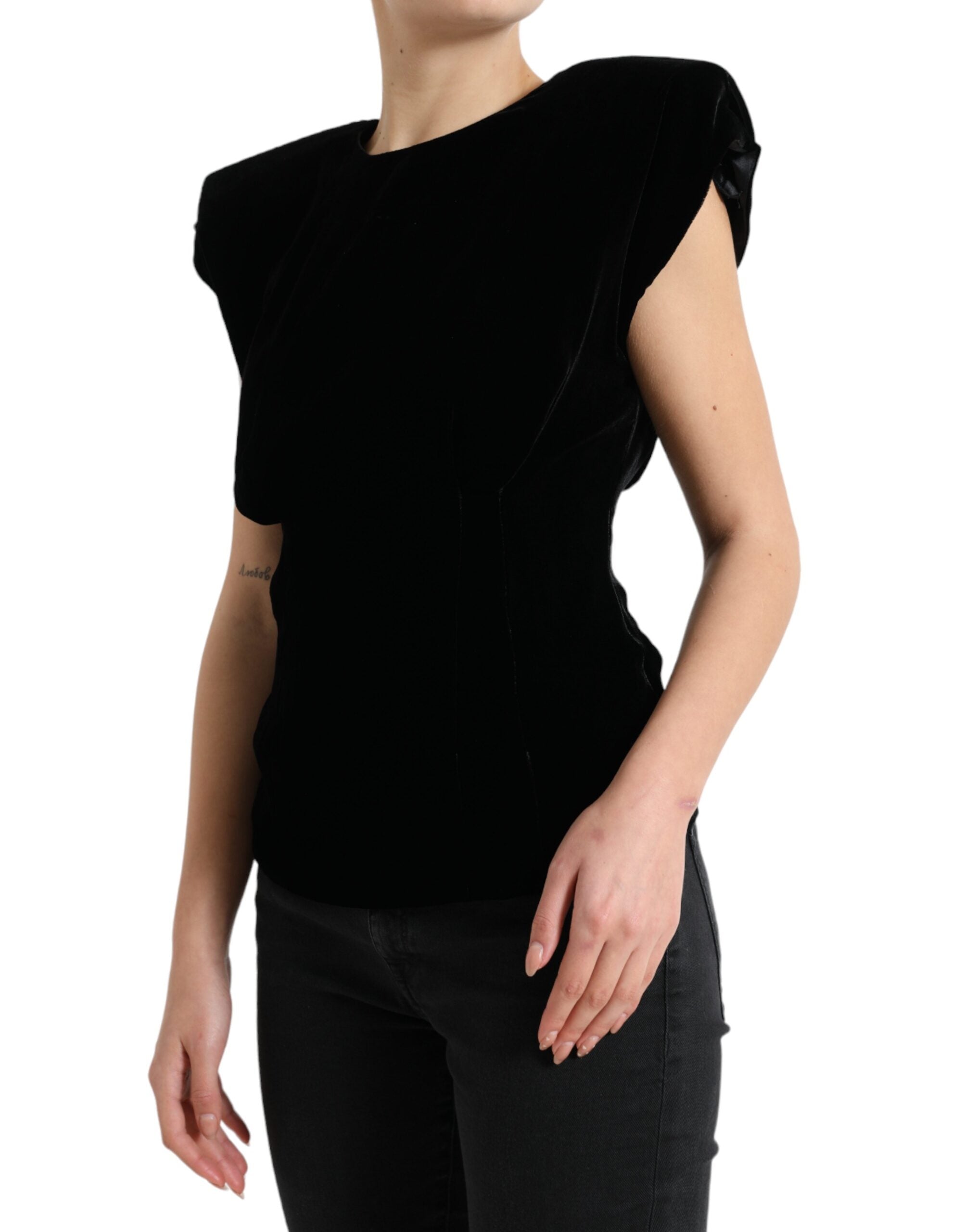 Blusa ajustada de terciopelo negro con hombros acolchados de Dolce &amp; Gabbana