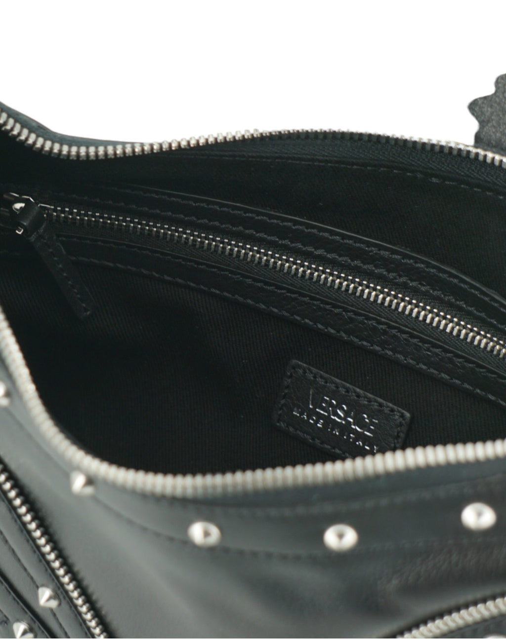 Elegante bolso de hombro tipo hobo de piel negra de Versace