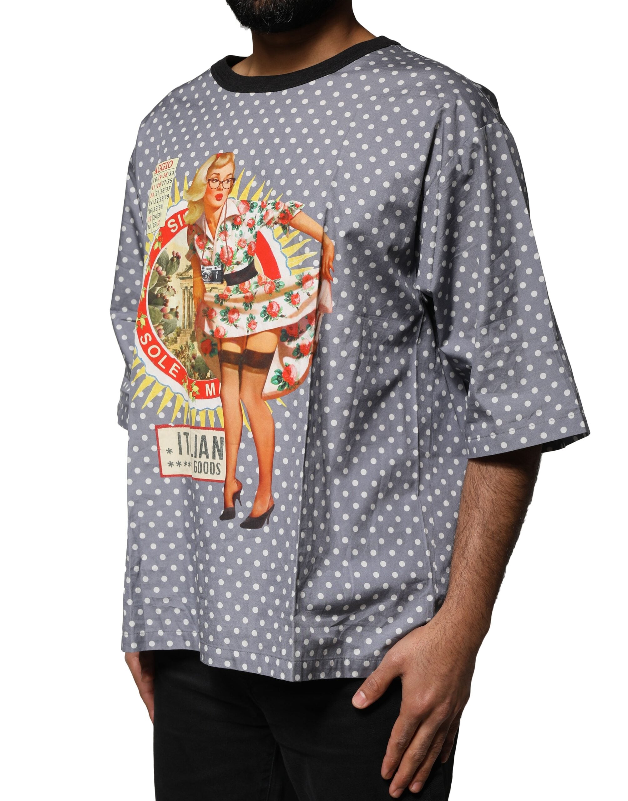 Camiseta de cuello redondo con estampado pin-up de lunares grises de Dolce &amp; Gabbana