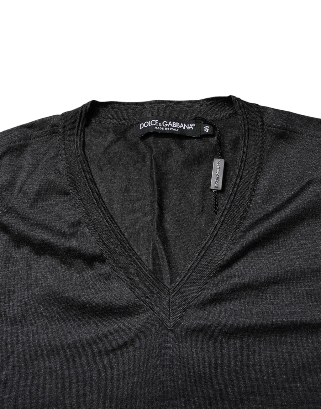 Camiseta de manga corta con cuello en V de seda gris oscuro de Dolce &amp; Gabbana